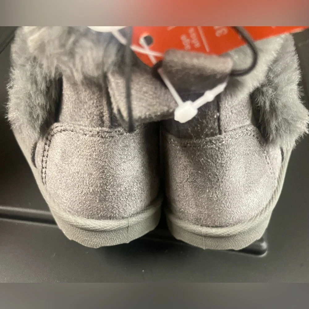 Baby girls‎ faux fur gray boots! NWT!